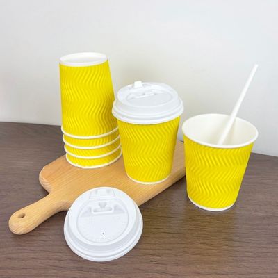 os copos de papel descartáveis de 4oz 120ml 8oz 250ml amarelam copos de café com a parede da ondinha da tampa